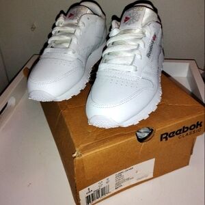 Brand new Reebok Classics White Sneakers Youth Sz 1